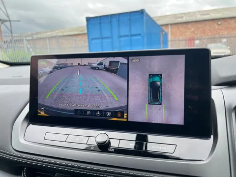 OV24MOF Nissan Qashqai 1.3 DiG-T MH N-Connecta [Glass Roof] 5dr Thumbnail #14