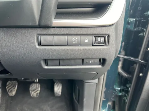 OV24MOF Nissan Qashqai 1.3 DiG-T MH N-Connecta [Glass Roof] 5dr Thumbnail #22