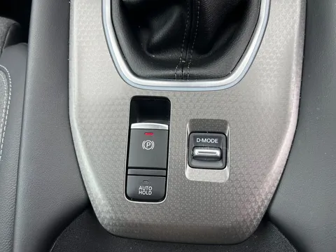 OV24MOF Nissan Qashqai 1.3 DiG-T MH N-Connecta [Glass Roof] 5dr Thumbnail #24