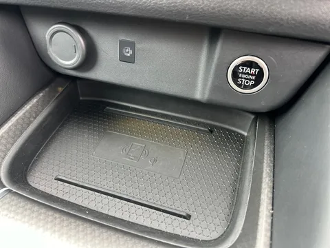 OV24MOF Nissan Qashqai 1.3 DiG-T MH N-Connecta [Glass Roof] 5dr Thumbnail #25