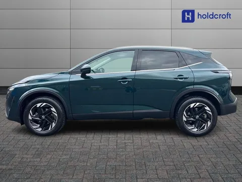 OV24MOF Nissan Qashqai 1.3 DiG-T MH N-Connecta [Glass Roof] 5dr Thumbnail #7