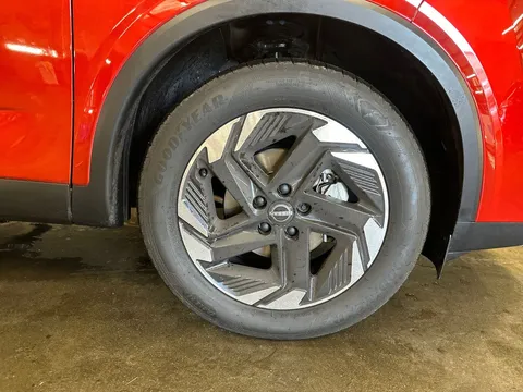 DX74XHP Nissan Qashqai 1.3 DiG-T MH N-Connecta [Glass Roof] 5dr Thumbnail #11