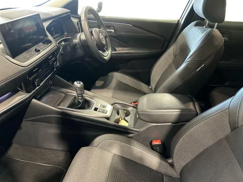 DX74XHP Nissan Qashqai 1.3 DiG-T MH N-Connecta [Glass Roof] 5dr Thumbnail #13