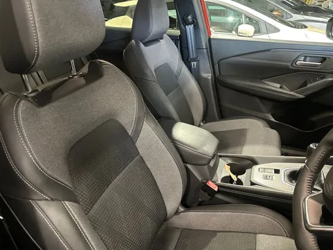 DX74XHP Nissan Qashqai 1.3 DiG-T MH N-Connecta [Glass Roof] 5dr Thumbnail #18