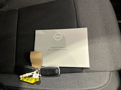 DX74XHP Nissan Qashqai 1.3 DiG-T MH N-Connecta [Glass Roof] 5dr Thumbnail #22