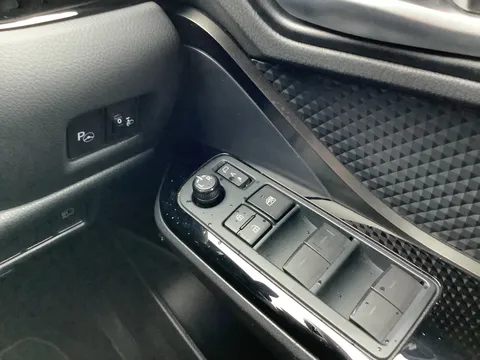 DA72KTE Toyota C-HR 1.8 Hybrid Design 5dr CVT Thumbnail #29