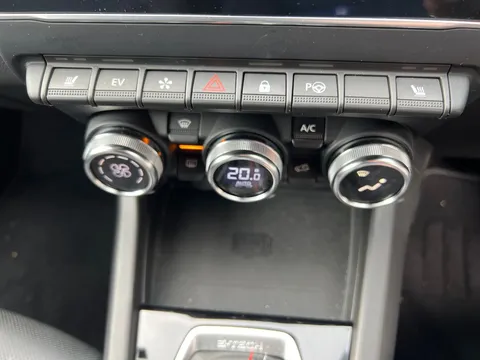 DX72SCZ Renault ARKANA 1.6 E-TECH Hybrid 145 R.S. Line 5dr Auto Thumbnail #20