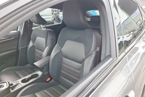 26 of 40 for Renault ARKANA 1.6 E-TECH Hybrid 145 R.S. Line 5dr Auto