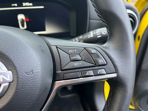 DX74XJD Nissan Juke 1.6 Hybrid N-Connecta 5dr Auto Thumbnail #24