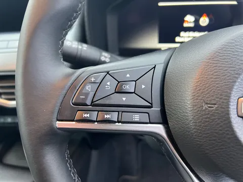 DX74XJD Nissan Juke 1.6 Hybrid N-Connecta 5dr Auto Thumbnail #25