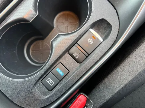 DX74XJD Nissan Juke 1.6 Hybrid N-Connecta 5dr Auto Thumbnail #27