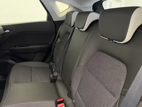 BT23FDA Renault Captur 1.6 E-Tech full hybrid 145 Techno 5dr Auto Thumbnail #10