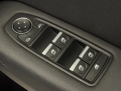 BT23FDA Renault Captur 1.6 E-Tech full hybrid 145 Techno 5dr Auto Thumbnail #19