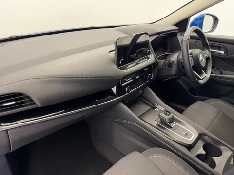 DG22XRS Nissan Qashqai 1.3 DiG-T MH 158 N-Connecta 5dr Xtronic Thumbnail #5