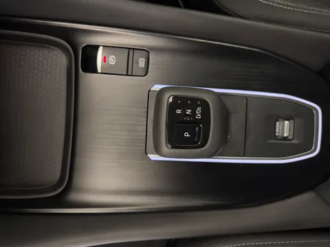 DG22XRS Nissan Qashqai 1.3 DiG-T MH 158 N-Connecta 5dr Xtronic Thumbnail #19