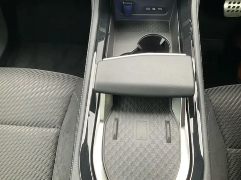 HN23XPG Renault Austral E-Tech FHEV Iconic Esprit Alpine 5dr Auto 4C Thumbnail #31