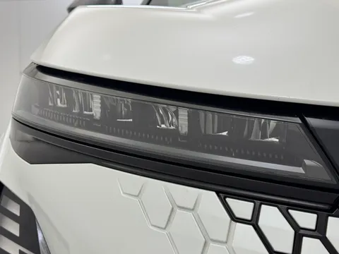 DU74WZJ Renault Scenic E-Tech 160kW Iconic 87kWh Long Range 5dr Auto Thumbnail #14