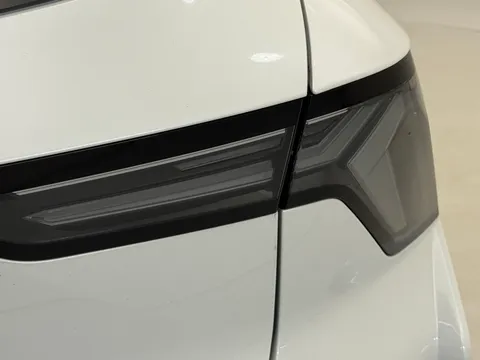 DU74WZJ Renault Scenic E-Tech 160kW Iconic 87kWh Long Range 5dr Auto Thumbnail #16