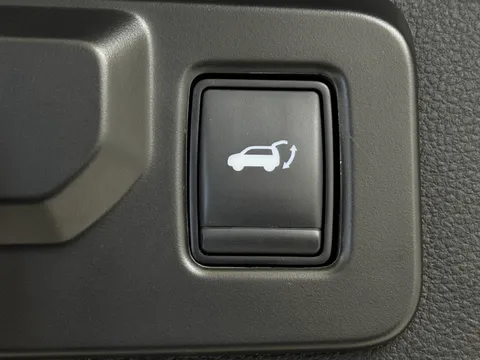 DU74WZJ Renault Scenic E-Tech 160kW Iconic 87kWh Long Range 5dr Auto Thumbnail #17