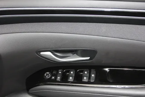 DA73GMX Hyundai Tucson 1.6 TGDi Ultimate 5dr 2WD Thumbnail #18