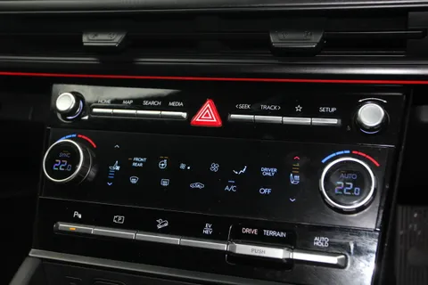 DF25COH Hyundai Santa Fe 1.6 TGDi Plug-in Hybrid Calligraphy 5dr 4WD Auto Thumbnail #35