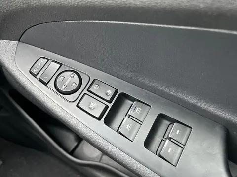 DG19LRN Hyundai Tucson 1.6 CRDi 136 Premium SE 5dr 2WD Thumbnail #28