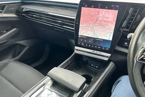 BN73ZKG Renault Austral E-Tech FHEV Iconic Esprit Alpine 5dr Auto 4C Thumbnail #13