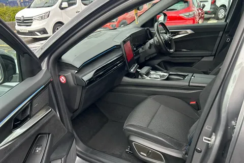 BN73ZKG Renault Austral E-Tech FHEV Iconic Esprit Alpine 5dr Auto 4C Thumbnail #33