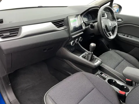 BN22MYO Renault Captur 1.3 TCE 140 SE Edition 5dr Thumbnail #5