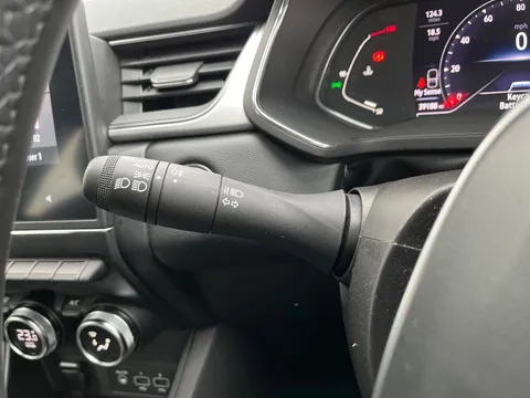 BN22MYO Renault Captur 1.3 TCE 140 SE Edition 5dr Thumbnail #22