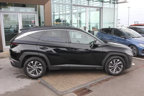 DE72WYX Hyundai Tucson 1.6 TGDi Premium 5dr 2WD Thumbnail #4