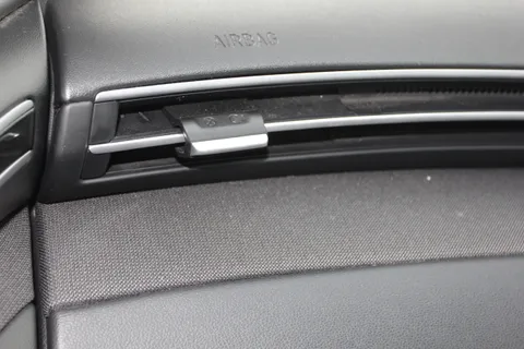 DE72WYX Hyundai Tucson 1.6 TGDi Premium 5dr 2WD Thumbnail #10