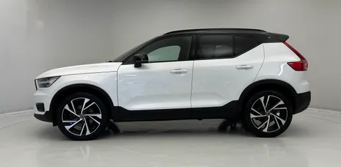 YK70JRE Volvo XC40 2.0 B4P R DESIGN Pro 5dr Auto Thumbnail #3