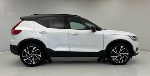 YK70JRE Volvo XC40 2.0 B4P R DESIGN Pro 5dr Auto Thumbnail #5