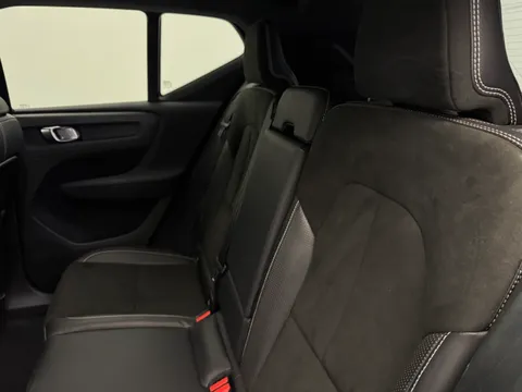 YK70JRE Volvo XC40 2.0 B4P R DESIGN Pro 5dr Auto Thumbnail #18