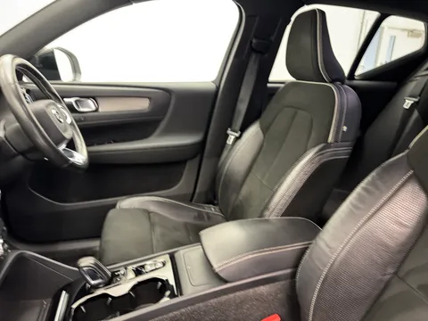YK70JRE Volvo XC40 2.0 B4P R DESIGN Pro 5dr Auto Thumbnail #10
