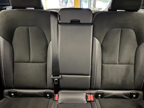 YK70JRE Volvo XC40 2.0 B4P R DESIGN Pro 5dr Auto Thumbnail #17