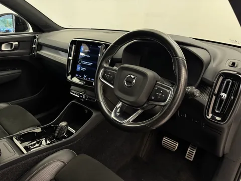 YK70JRE Volvo XC40 2.0 B4P R DESIGN Pro 5dr Auto Thumbnail #13