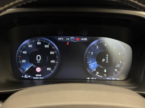 YK70JRE Volvo XC40 2.0 B4P R DESIGN Pro 5dr Auto Thumbnail #28