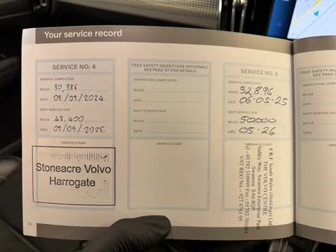 YK70JRE Volvo XC40 2.0 B4P R DESIGN Pro 5dr Auto Thumbnail #31