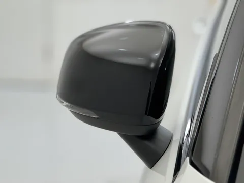 YK70JRE Volvo XC40 2.0 B4P R DESIGN Pro 5dr Auto Thumbnail #33