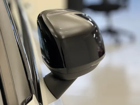 YK70JRE Volvo XC40 2.0 B4P R DESIGN Pro 5dr Auto Thumbnail #34