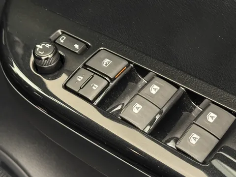 MX72KGK Toyota Hilux 4Wd Thumbnail #19