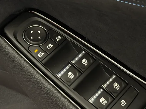 DV74WHH Renault Austral E-Tech FHEV Iconic Esprit Alpine 5dr Auto 4C Thumbnail #16