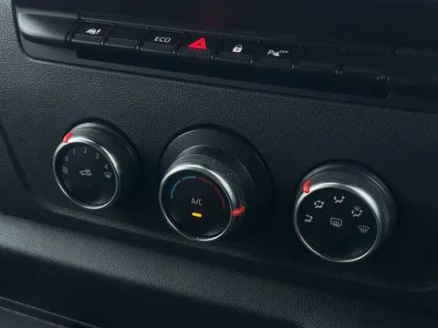 DN24UNB Renault Master LM35 Blue dCi 135 Advance Medium Roof Van Thumbnail #14