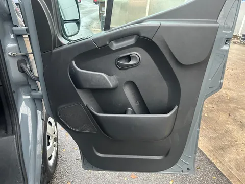 DN24UNB Renault Master LM35 Blue dCi 135 Advance Medium Roof Van Thumbnail #18