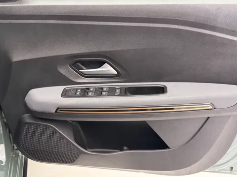 YY74OSL Dacia Jogger 1.0 TCe Extreme 5dr Thumbnail #18