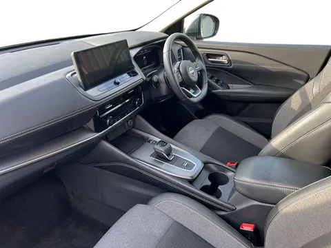 DS74TXZ Nissan Qashqai 1.3 DiG-T MH 158 N-Connecta 5dr Xtronic Thumbnail #12