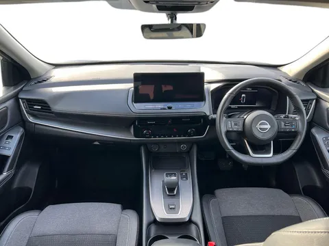 DS74TXZ Nissan Qashqai 1.3 DiG-T MH 158 N-Connecta 5dr Xtronic Thumbnail #13