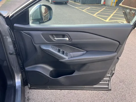 DS74TXZ Nissan Qashqai 1.3 DiG-T MH 158 N-Connecta 5dr Xtronic Thumbnail #19